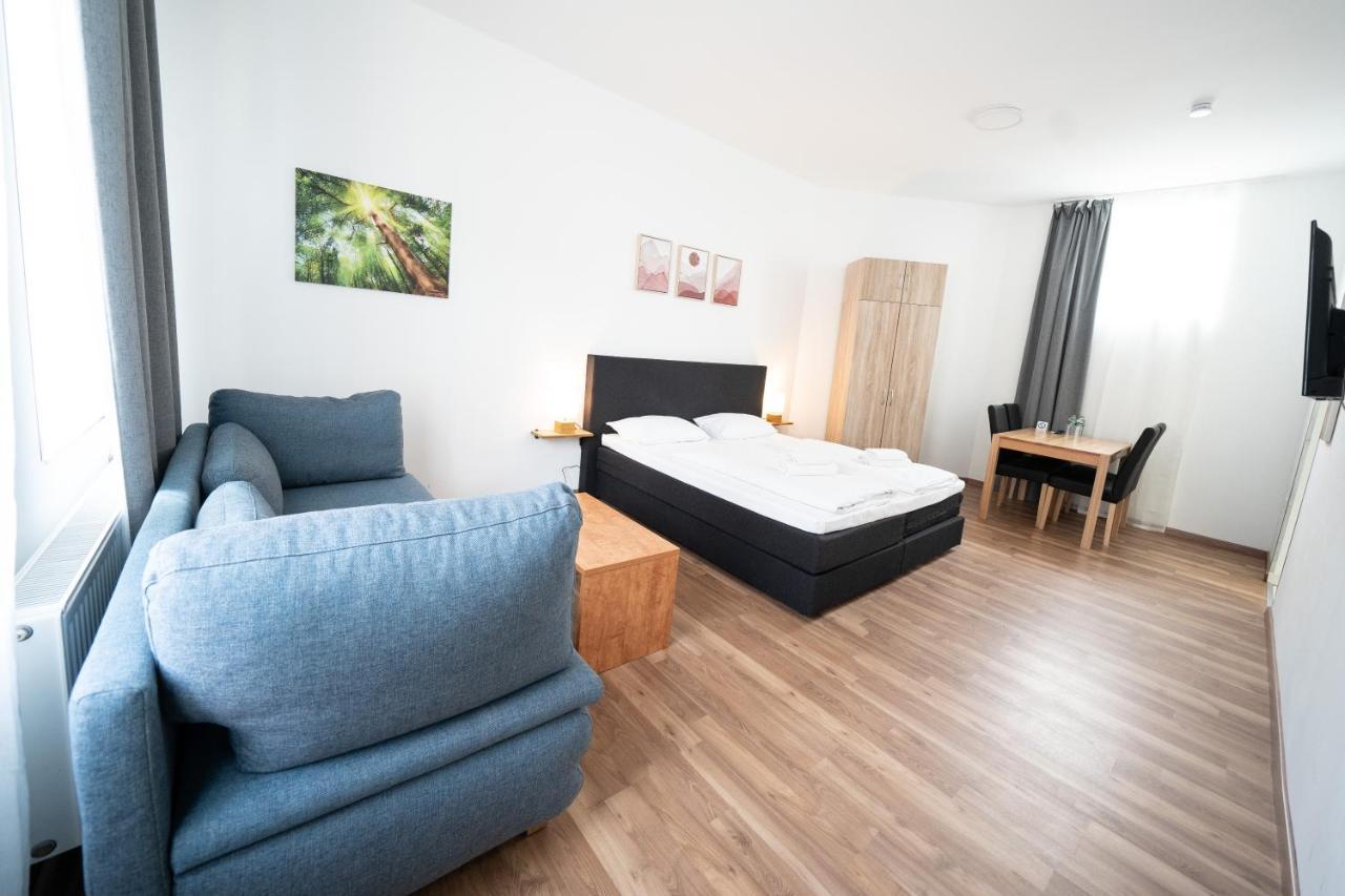 Hotel Zur Alten Stadtkellerei ไลป์ซิก ภายนอก รูปภาพ A typical studio apartment