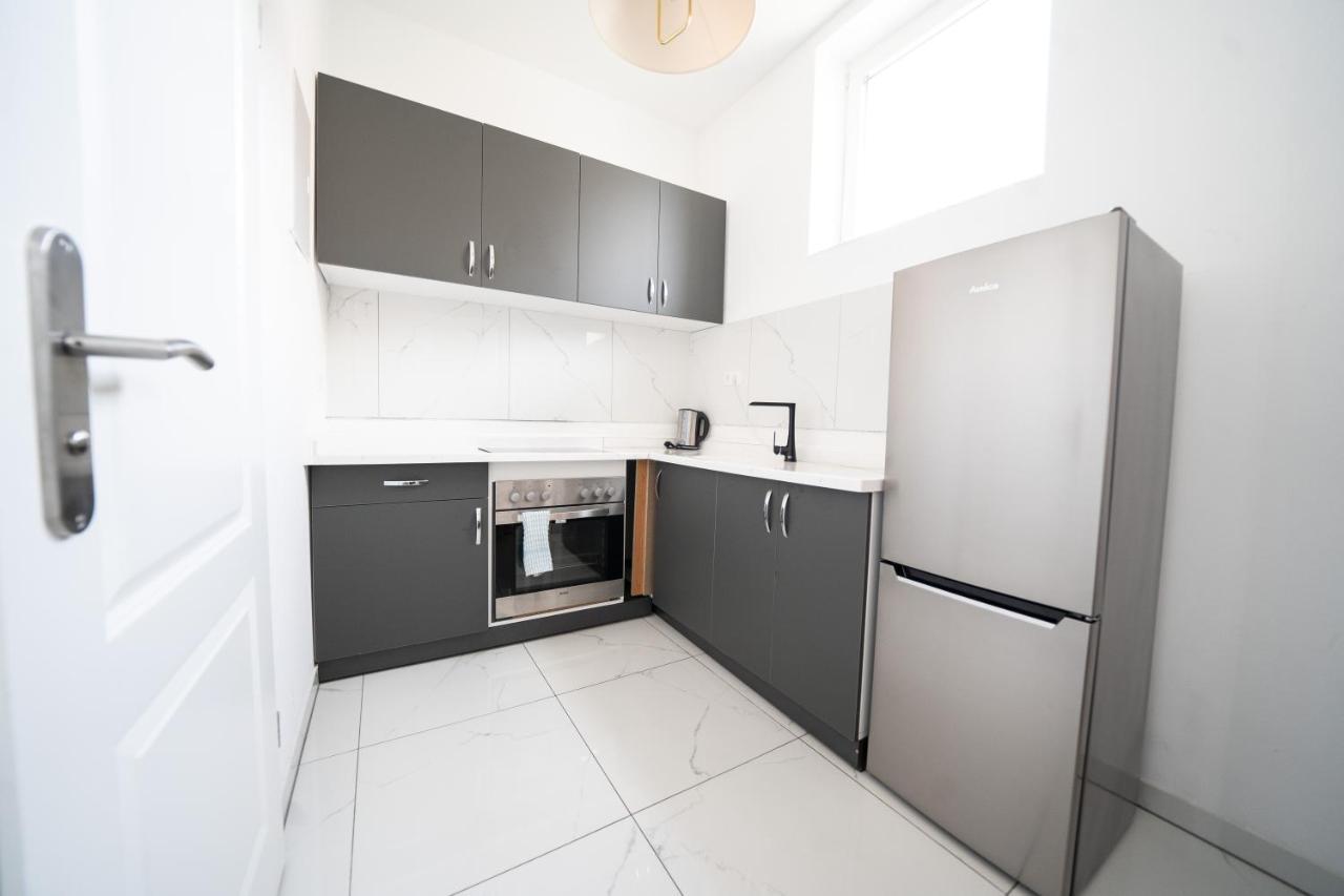 Hotel Zur Alten Stadtkellerei ไลป์ซิก ภายนอก รูปภาพ A modern kitchen