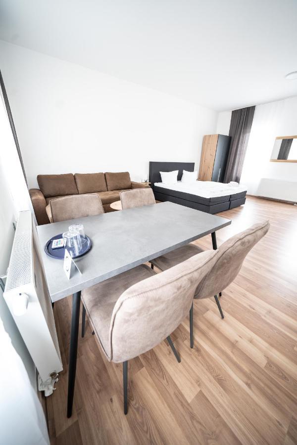 Hotel Zur Alten Stadtkellerei ไลป์ซิก ภายนอก รูปภาพ A typical serviced apartment in Berlin, Germany