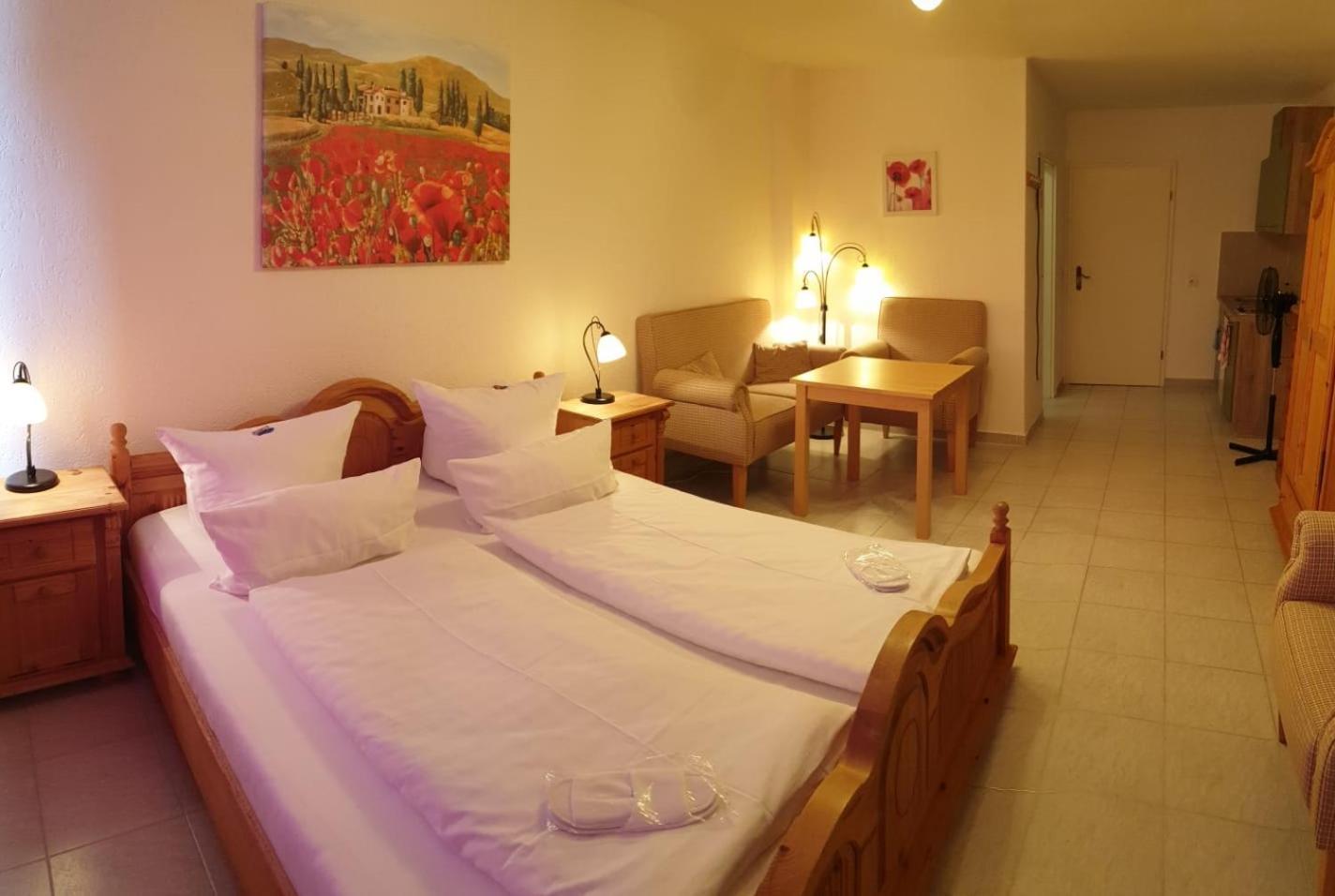 Hotel Zur Alten Stadtkellerei ไลป์ซิก ห้อง รูปภาพ A typical hotel room